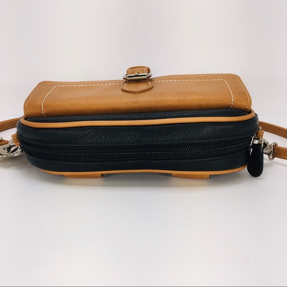 Giani Bernini Crossbody Clutch Belt Bag
Softy Core - Picture 4 of 14